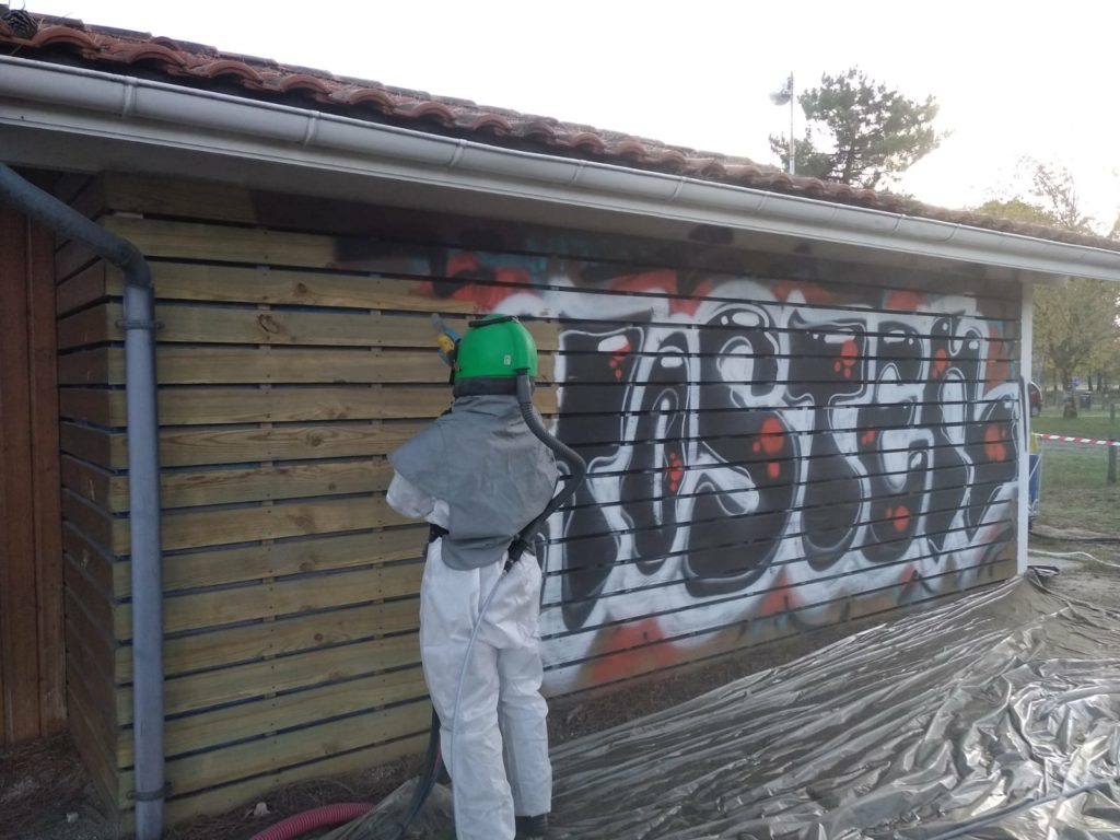 Aérogommage tags graffitis