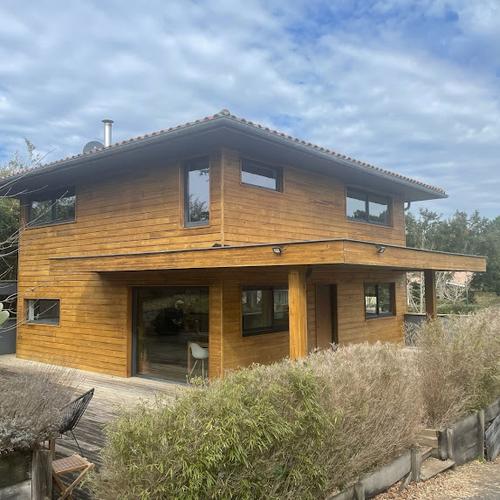 Nettoyage bardage bois d'une villa dans le 33