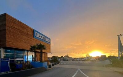 Nettoyage du bardage bois et des terrasse du Magasin Décathlon Les Sables d’Olonne