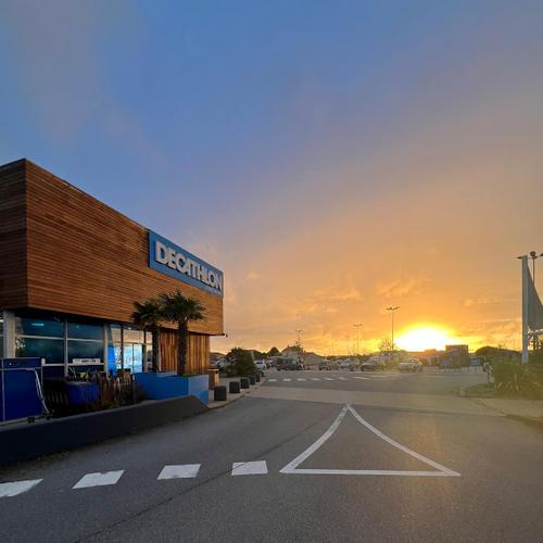 Nettoyage du bardage bois et des terrasse du Magasin Décathlon Les Sables d'Olonne